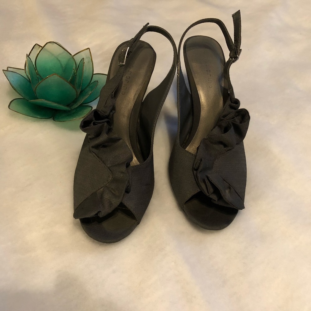 🌺2/$30🌺 Mia Marino ruffle heels
